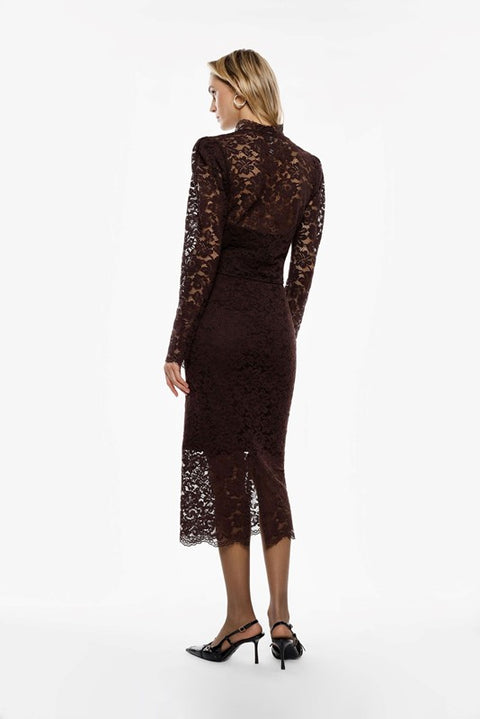Gonna lunga in pizzo con spacco e cintura