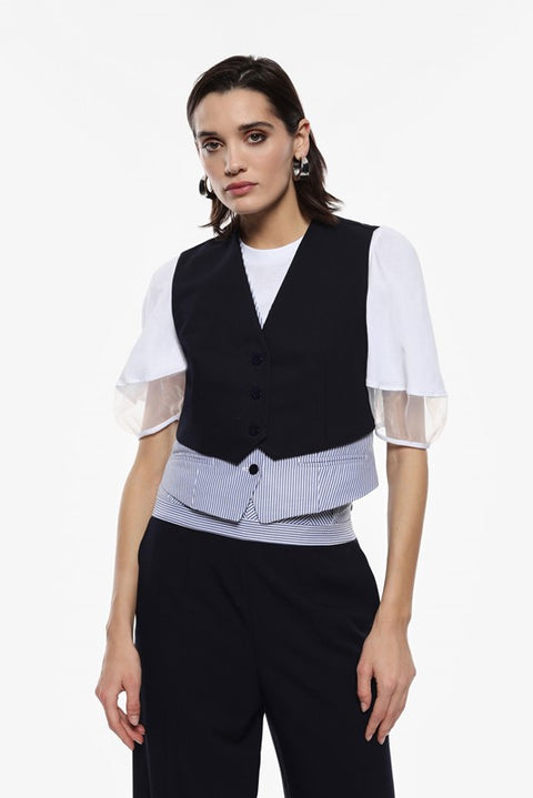 Gilet con chiusura a bottoni e orlo a righe