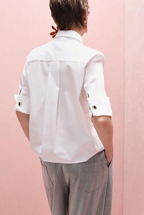 Camicia con maniche risvoltate e cravatta applicata