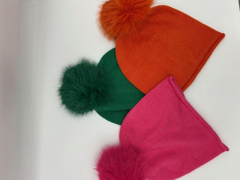 Cappello pon pon in tinta