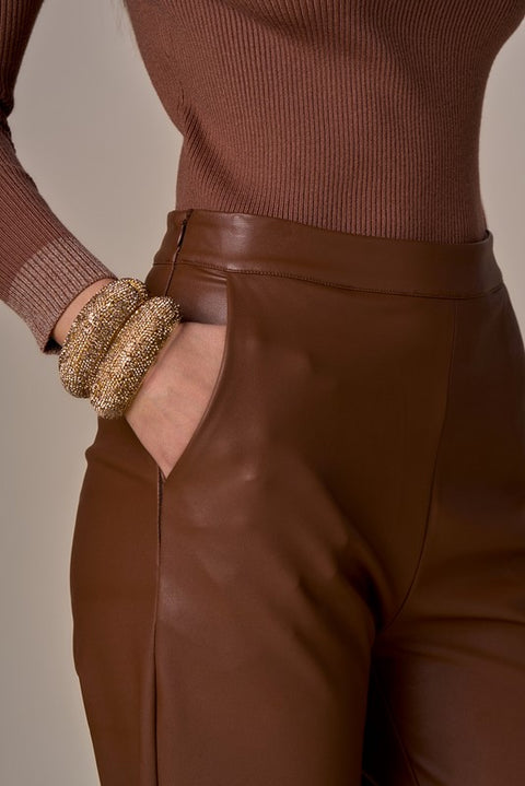 Pantalone largo simil pelle