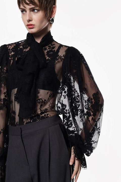 Camicia in pizzo con maniche lunghe