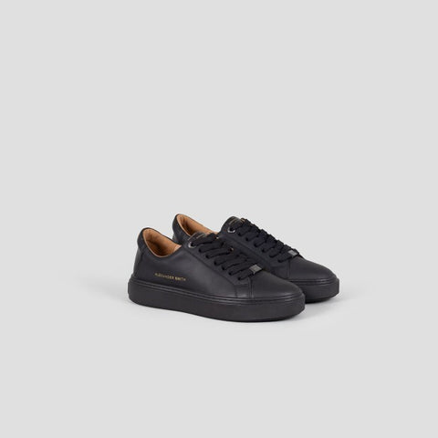 London man total black