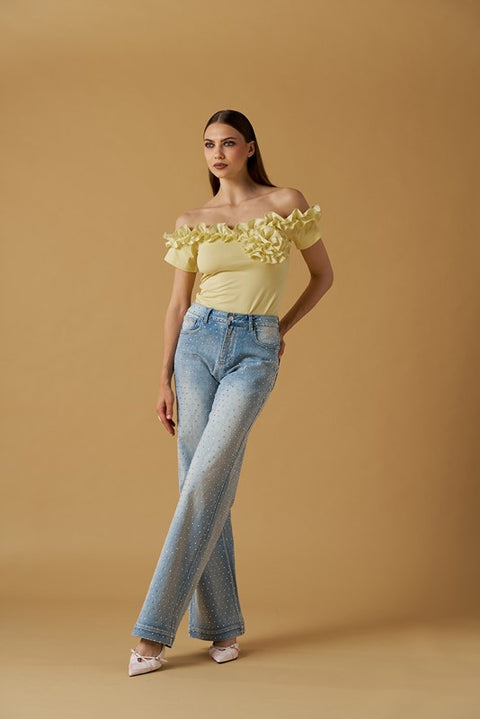 T-shirt spalle fuori con fiore