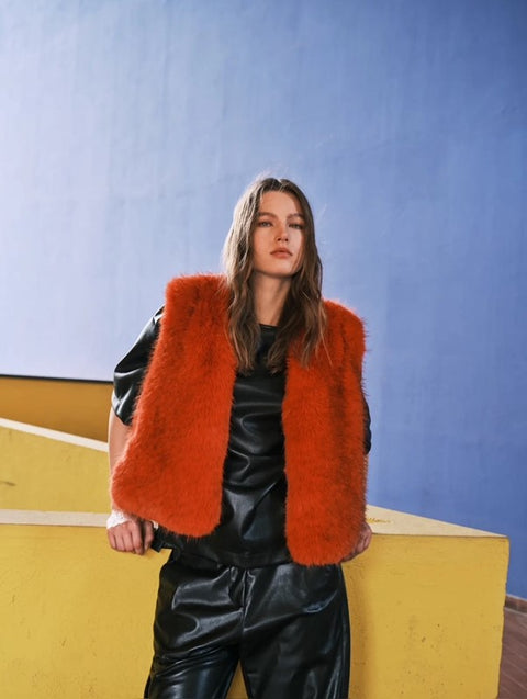 Gilet corto in ecopelliccia