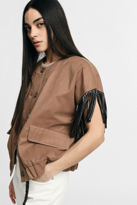 Gilet con frange applicate e bottoni frontali