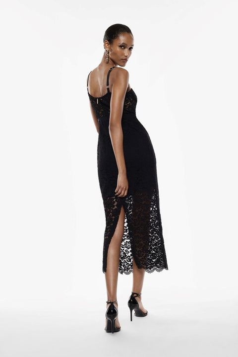Abito midi in pizzo con spalline e scollo cuore