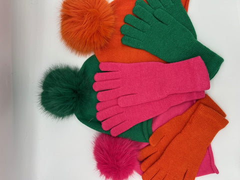 Cappello pon pon in tinta