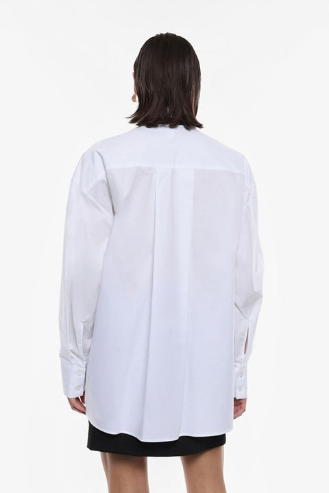 Camicia con colletto classico e cravatta
